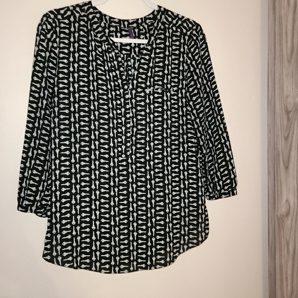 Used Blouse Keys black and white